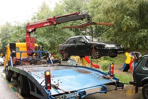 Эвакуация черного автомобиля